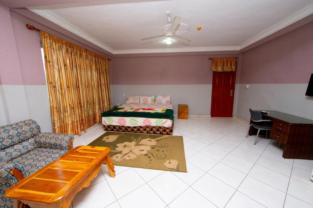 Pemicsa Hotel Accra Spintex エクステリア 写真