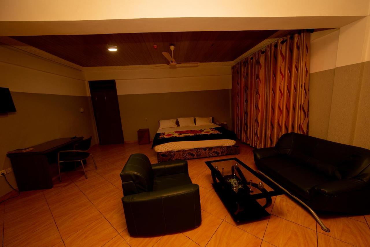 Pemicsa Hotel Accra Spintex エクステリア 写真