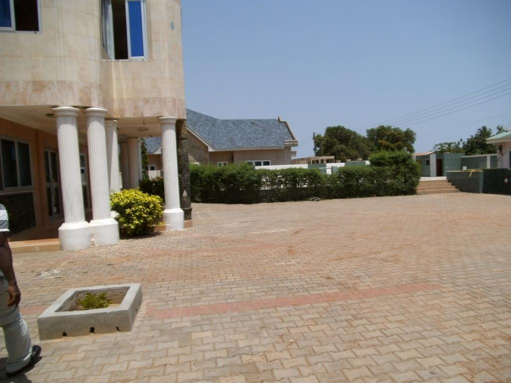 Pemicsa Hotel Accra Spintex エクステリア 写真